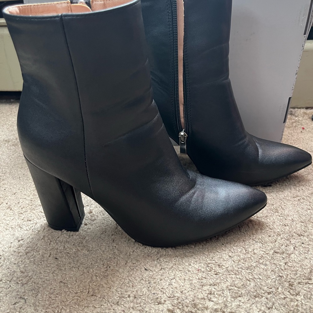 Black Heeled Boots with Chunky Heel and Pointed Toe